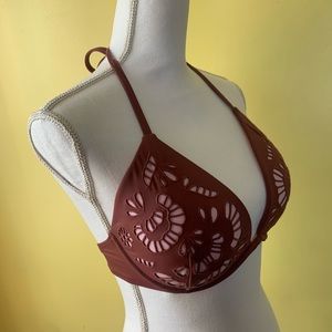 new floral detail swimsuit bikini top! Maroon pink